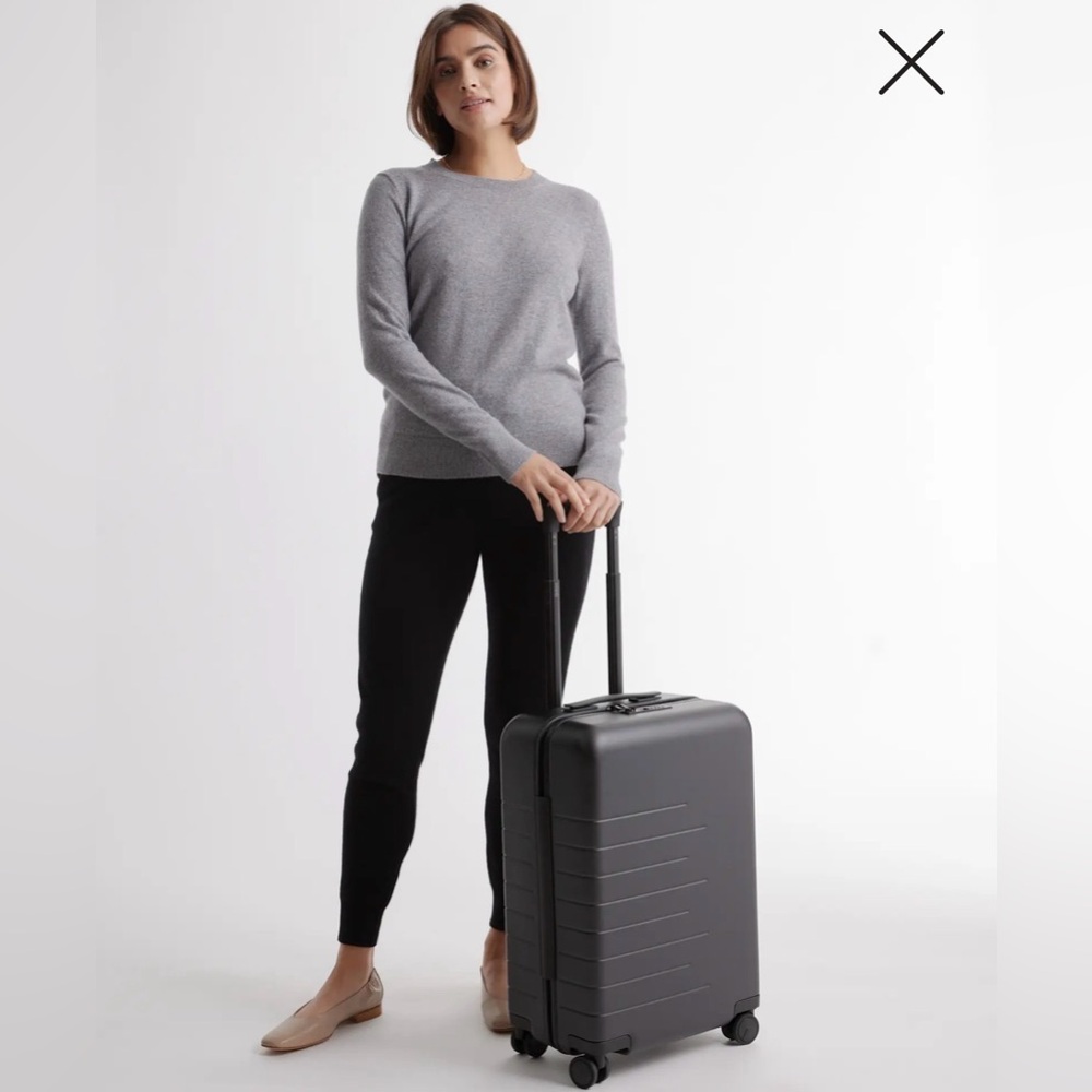 BRAND NEW! Quince hardshell Carry-On Suitcase in Black
